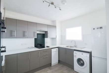 Carlton Mansions, Fully Refurbished Sea Front Apartment, Image 10
