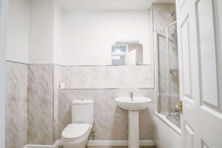 Carlton Mansions, Fully Refurbished Sea Front Apartment, Image 12
