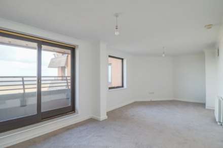 Carlton Mansions, Fully Refurbished Sea Front Apartment, Image 2