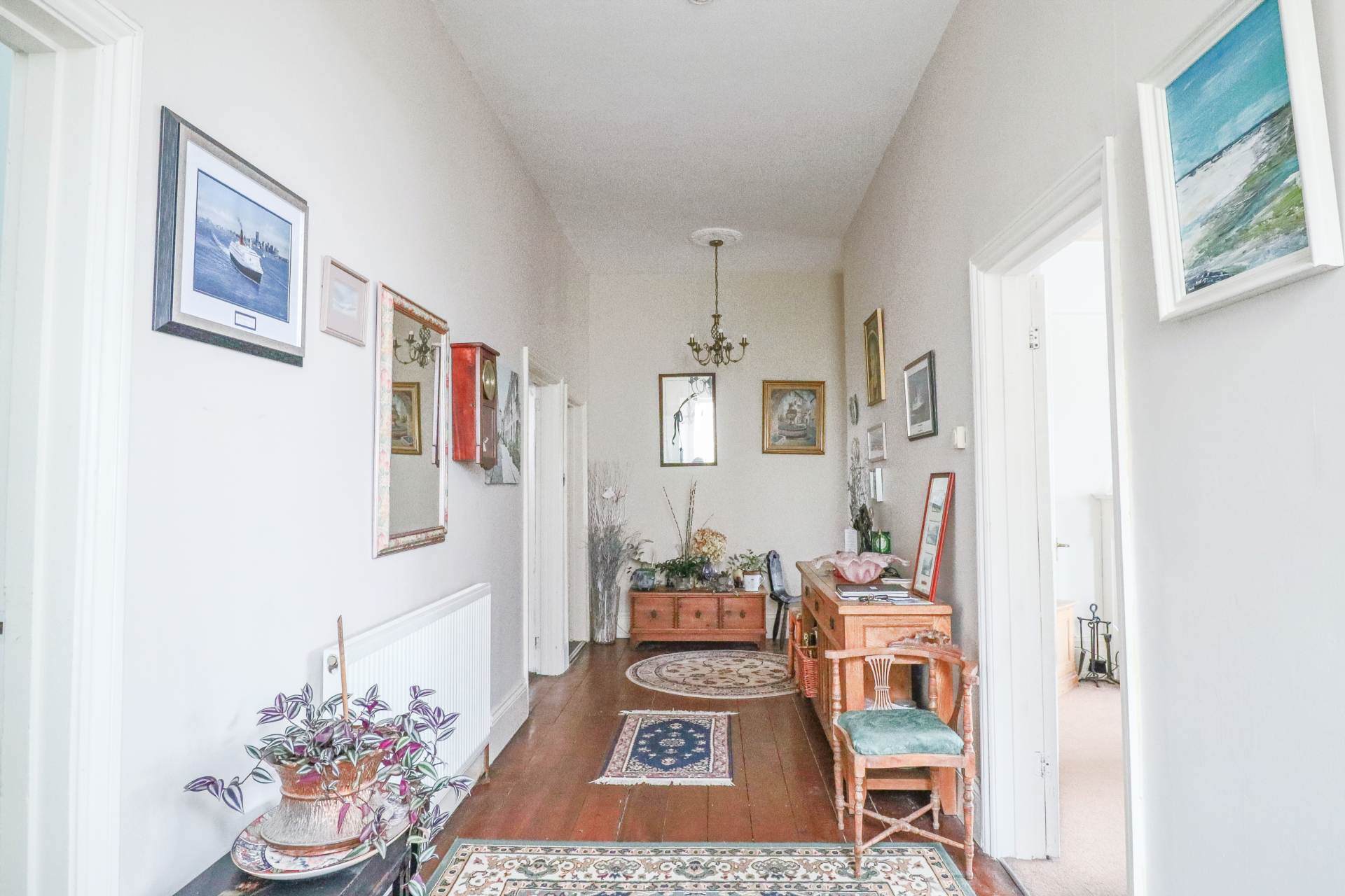 Southside, Hillside - Spacious Hall Floor Flat, Image 10