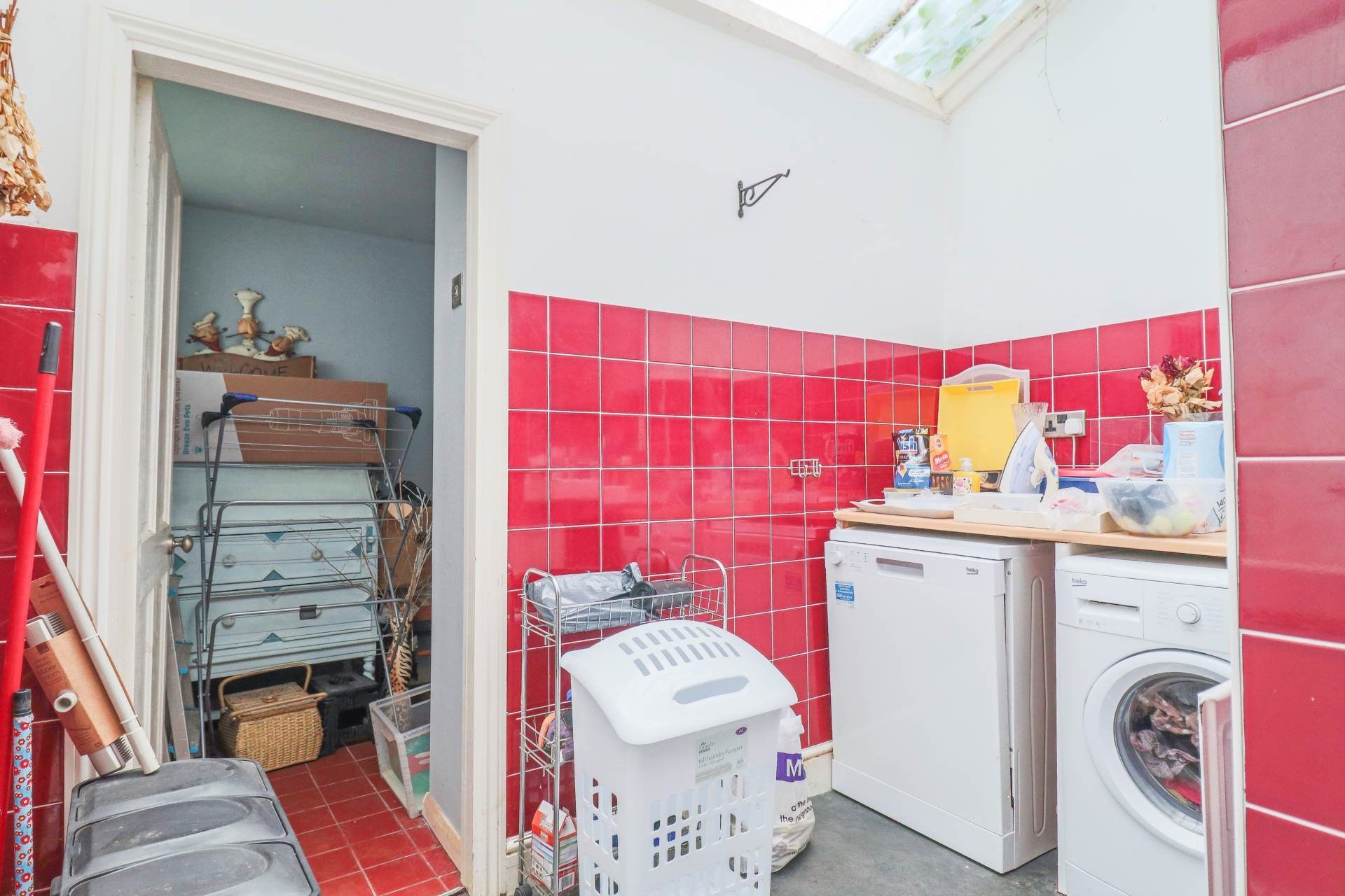 Southside, Hillside - Spacious Hall Floor Flat, Image 16