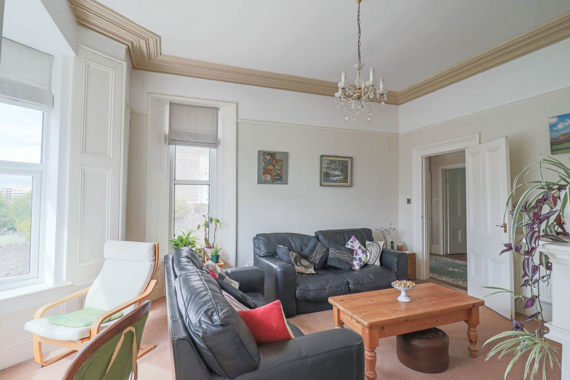 Southside, Hillside - Spacious Hall Floor Flat, Image 9