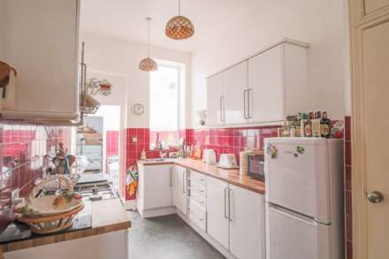 Southside, Hillside - Spacious Hall Floor Flat, Image 15