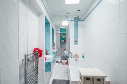 Southside, Hillside - Spacious Hall Floor Flat, Image 18