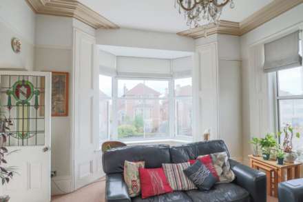 Southside, Hillside - Spacious Hall Floor Flat, Image 4