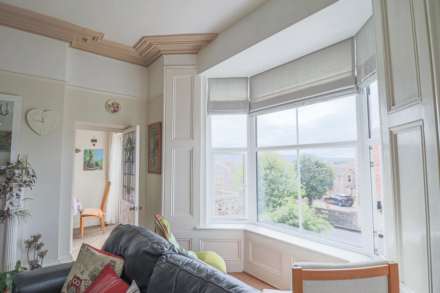 Southside, Hillside - Spacious Hall Floor Flat, Image 5