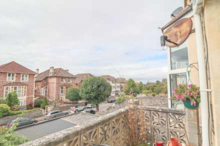 Southside, Hillside - Spacious Hall Floor Flat, Image 6