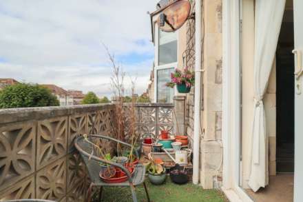 Southside, Hillside - Spacious Hall Floor Flat, Image 7