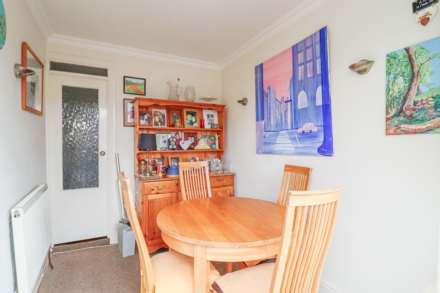 Southside, Hillside - Spacious Hall Floor Flat, Image 8