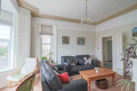 Southside, Hillside - Spacious Hall Floor Flat, Image 9
