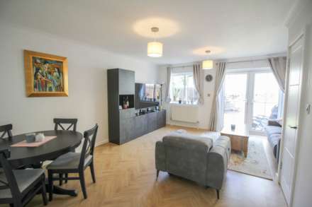 Hill Road**Beautifully Presented**Superb Location**4 Bedrooms**En-Suite Shower**, Image 5