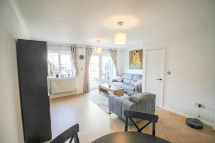Hill Road**Beautifully Presented**Superb Location**4 Bedrooms**En-Suite Shower**, Image 6