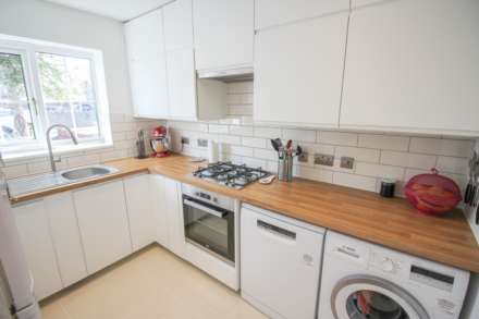 Hill Road**Beautifully Presented**Superb Location**4 Bedrooms**En-Suite Shower**, Image 8