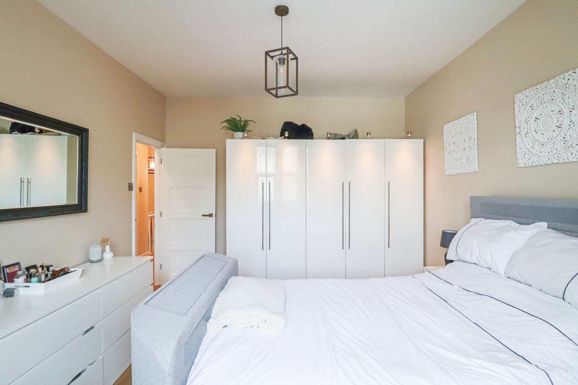 Southside, Hillside - Restored Victorian Flat With Views, Image 10