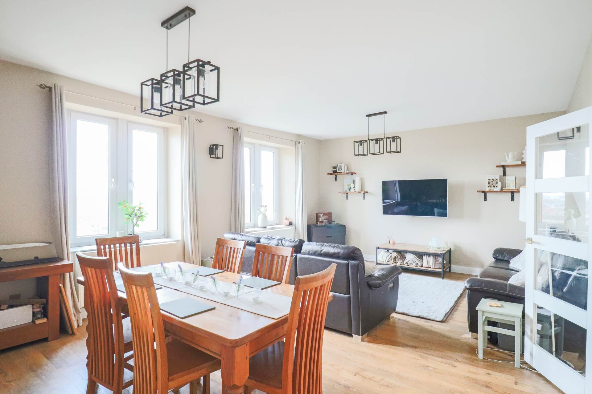 Southside, Hillside - Restored Victorian Flat With Views, Image 7