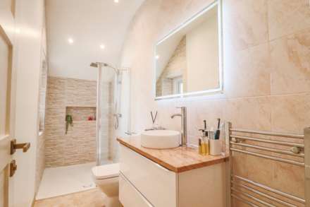 Southside, Hillside - Restored Victorian Flat With Views, Image 8