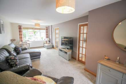 Hutton**Extended**Beautifully Presented**3 Bedrooms**, Image 3