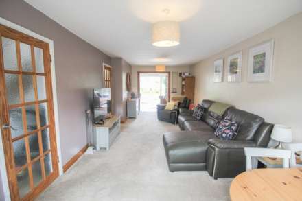 Hutton**Extended**Beautifully Presented**3 Bedrooms**, Image 4