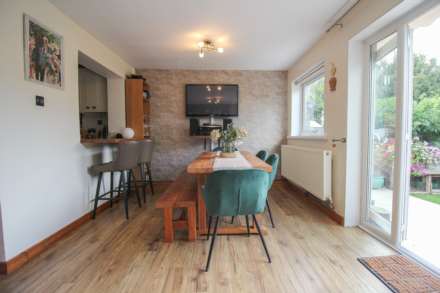 Hutton**Extended**Beautifully Presented**3 Bedrooms**, Image 5