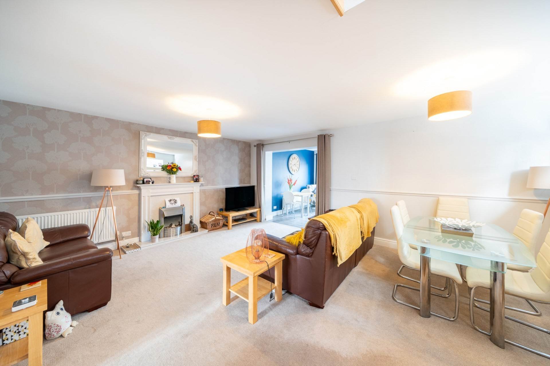 Worle**Extended**Beautifully Presented**3-4 Bedrooms**, Image 3