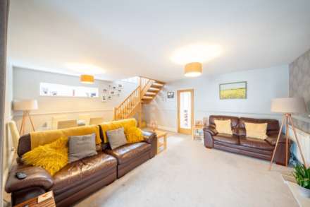 Worle**Extended**Beautifully Presented**3-4 Bedrooms**, Image 2