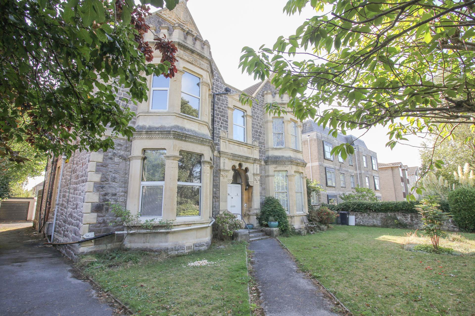 Clarence Road East**Beautifully Presented**Light & Spacious**Garage & Garden**, Image 1