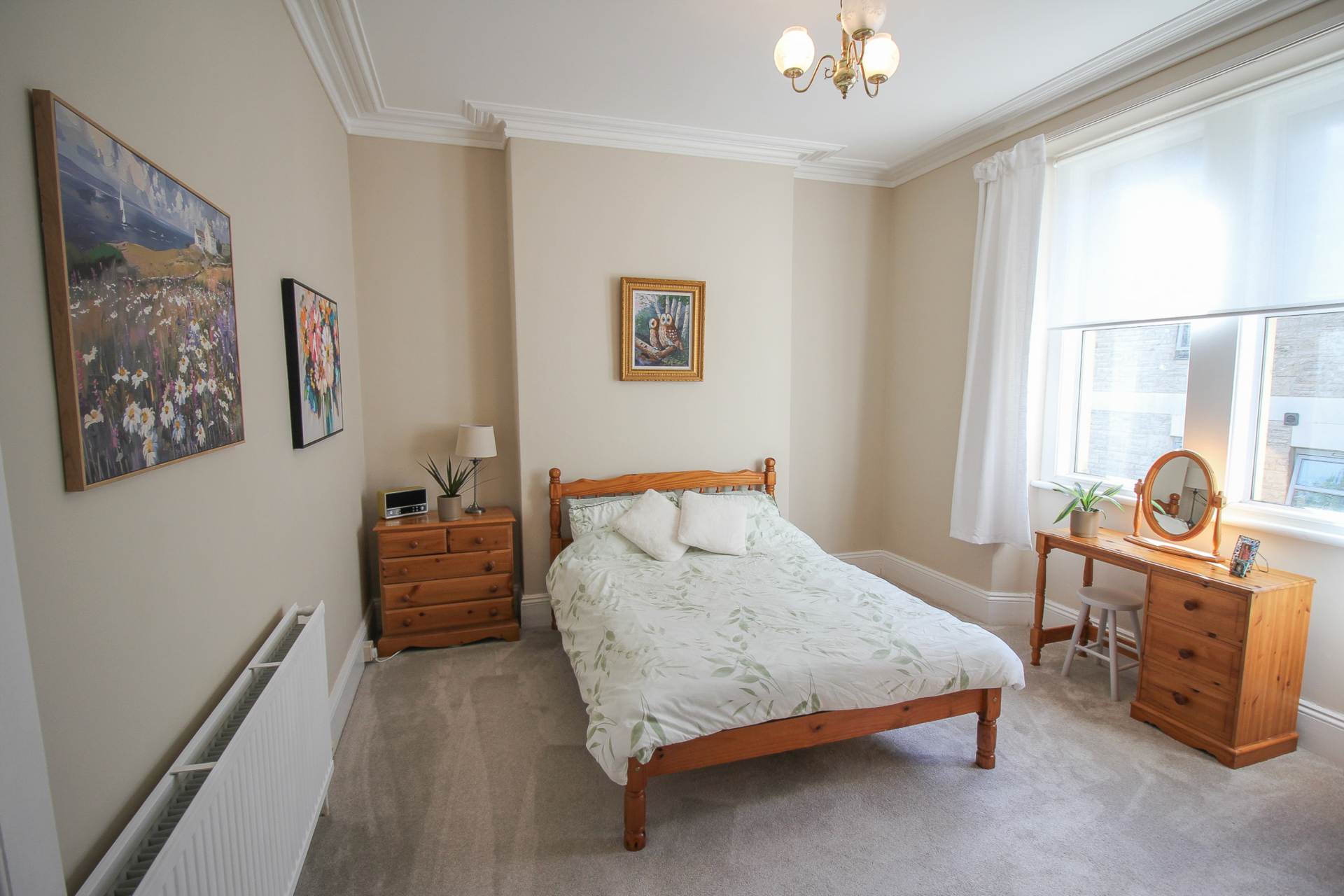 Clarence Road East**Beautifully Presented**Light & Spacious**Garage & Garden**, Image 10