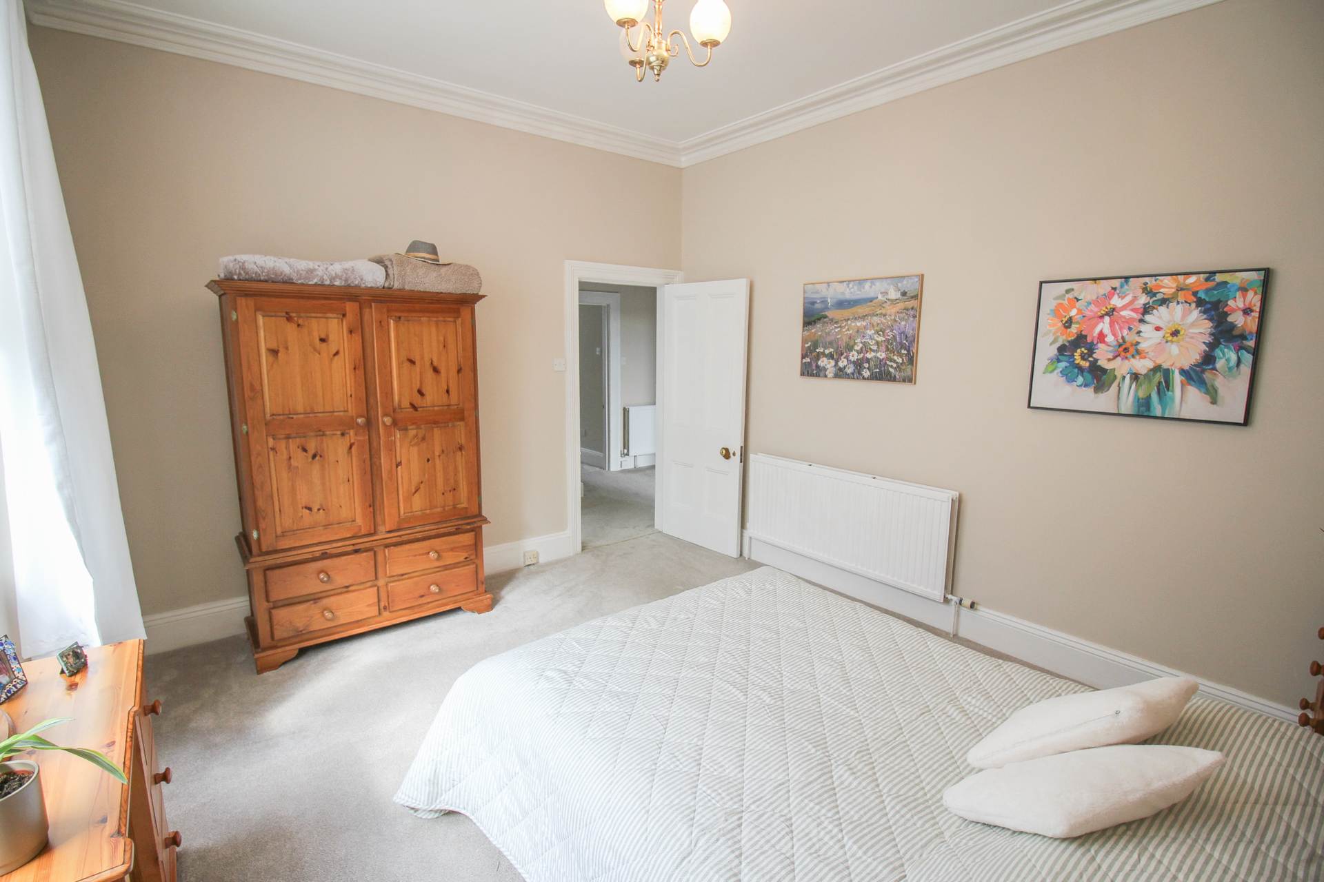 Clarence Road East**Beautifully Presented**Light & Spacious**Garage & Garden**, Image 11