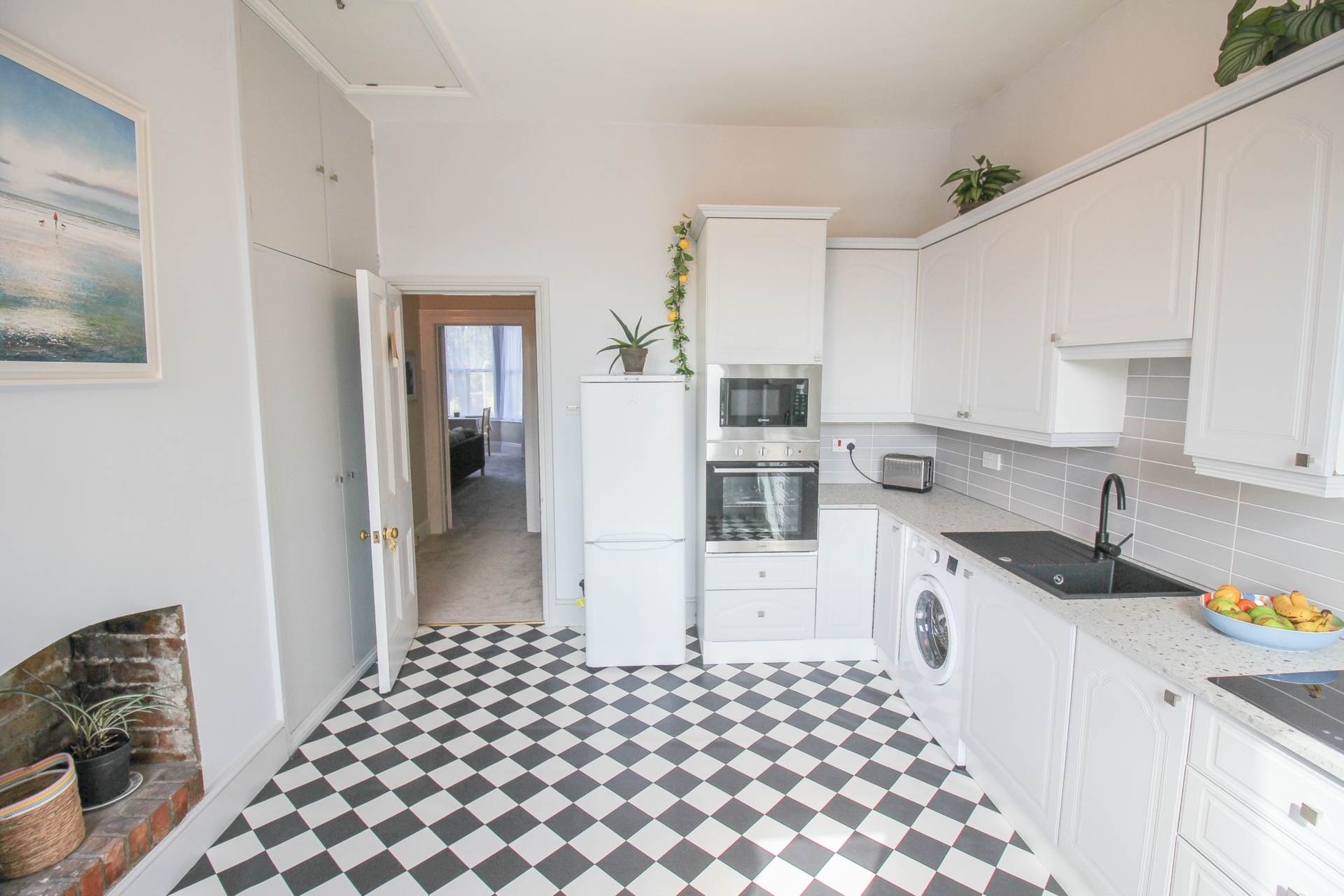 Clarence Road East**Beautifully Presented**Light & Spacious**Garage & Garden**, Image 6