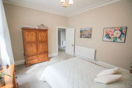 Clarence Road East**Beautifully Presented**Light & Spacious**Garage & Garden**, Image 11