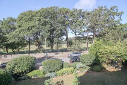 Clarence Road East**Beautifully Presented**Light & Spacious**Garage & Garden**, Image 2