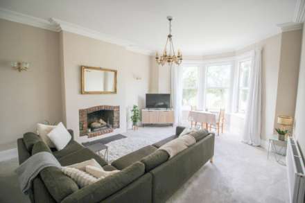 Clarence Road East**Beautifully Presented**Light & Spacious**Garage & Garden**, Image 3
