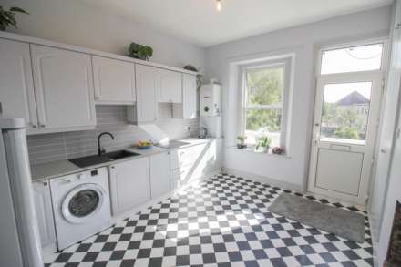 Clarence Road East**Beautifully Presented**Light & Spacious**Garage & Garden**, Image 5