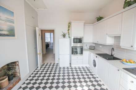 Clarence Road East**Beautifully Presented**Light & Spacious**Garage & Garden**, Image 6