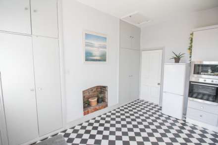 Clarence Road East**Beautifully Presented**Light & Spacious**Garage & Garden**, Image 7