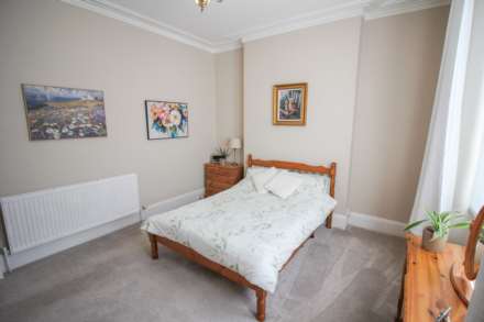 Clarence Road East**Beautifully Presented**Light & Spacious**Garage & Garden**, Image 9