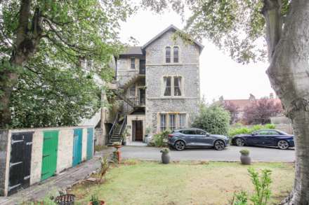 **Shrubbery Avenue**Stunningly Presented**Desirable Location**Ground Floor with Garden**