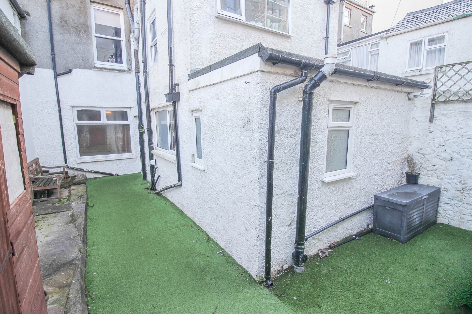 **Central Location**Close to Sea Front**Large Courtyard Garden**Two Bedrooms**, Image 11
