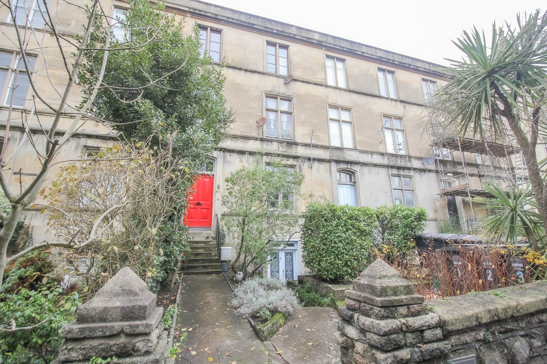 **Central Location**Close to Sea Front**Large Courtyard Garden**Two Bedrooms**, Image 14