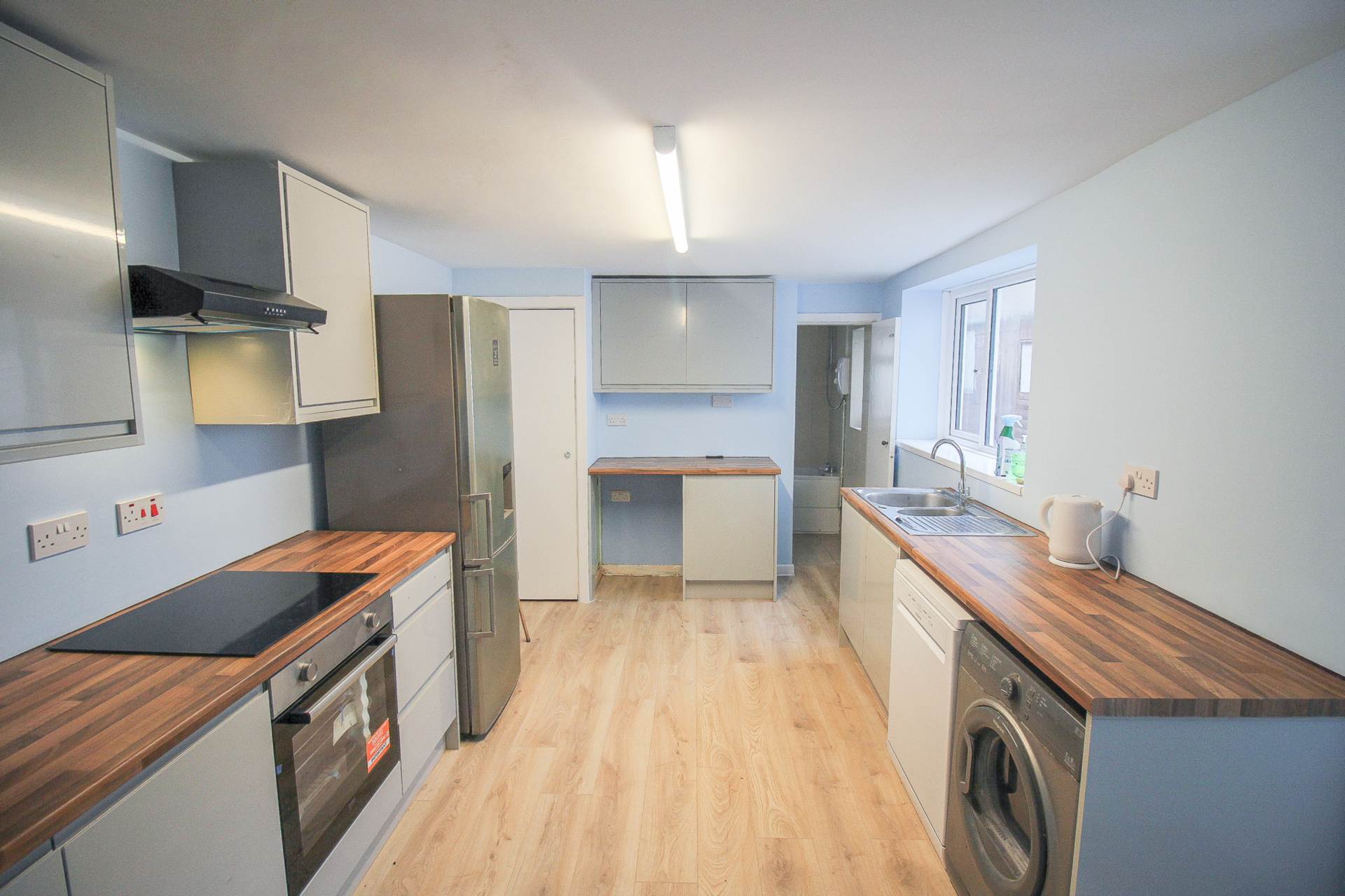 **Central Location**Close to Sea Front**Large Courtyard Garden**Two Bedrooms**, Image 5