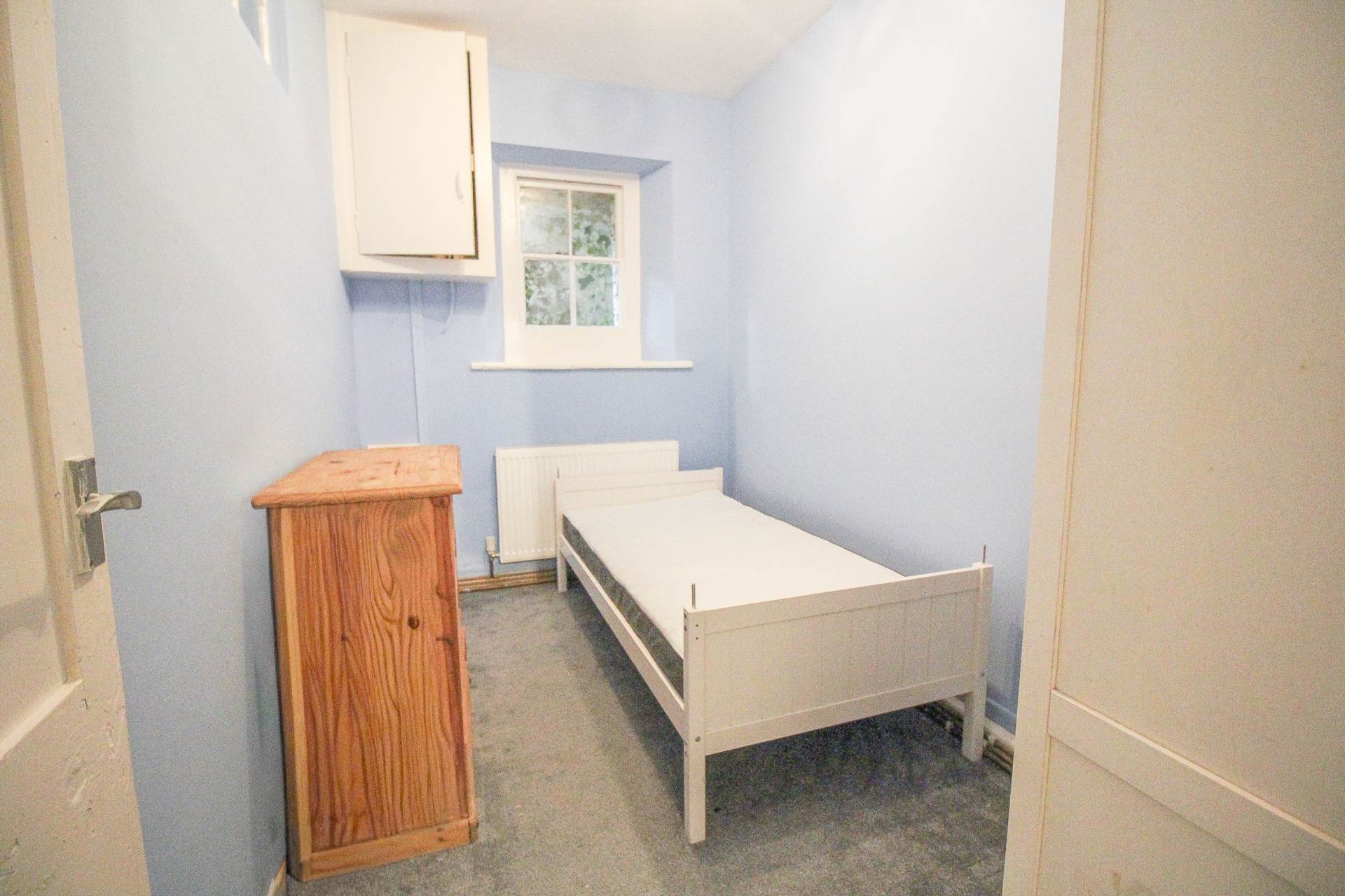 **Central Location**Close to Sea Front**Large Courtyard Garden**Two Bedrooms**, Image 9