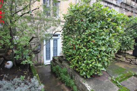 **Central Location**Close to Sea Front**Large Courtyard Garden**Two Bedrooms**, Image 12
