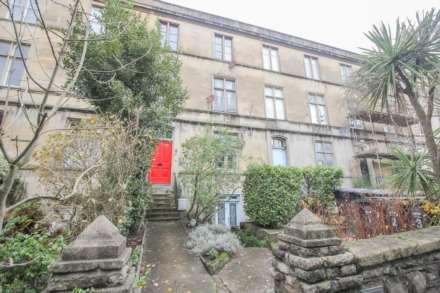 **Central Location**Close to Sea Front**Large Courtyard Garden**Two Bedrooms**, Image 14