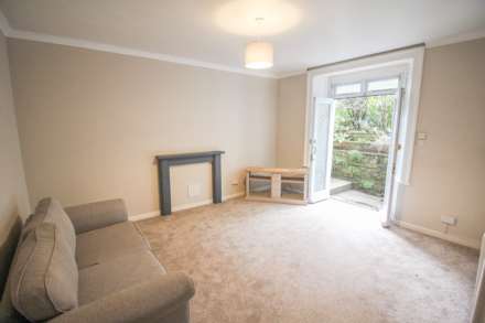 **Central Location**Close to Sea Front**Large Courtyard Garden**Two Bedrooms**, Image 3