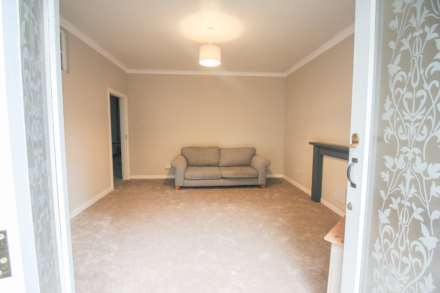 **Central Location**Close to Sea Front**Large Courtyard Garden**Two Bedrooms**, Image 4