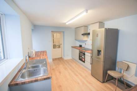 **Central Location**Close to Sea Front**Large Courtyard Garden**Two Bedrooms**, Image 6