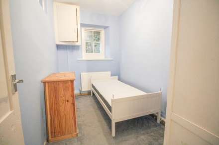 **Central Location**Close to Sea Front**Large Courtyard Garden**Two Bedrooms**, Image 9