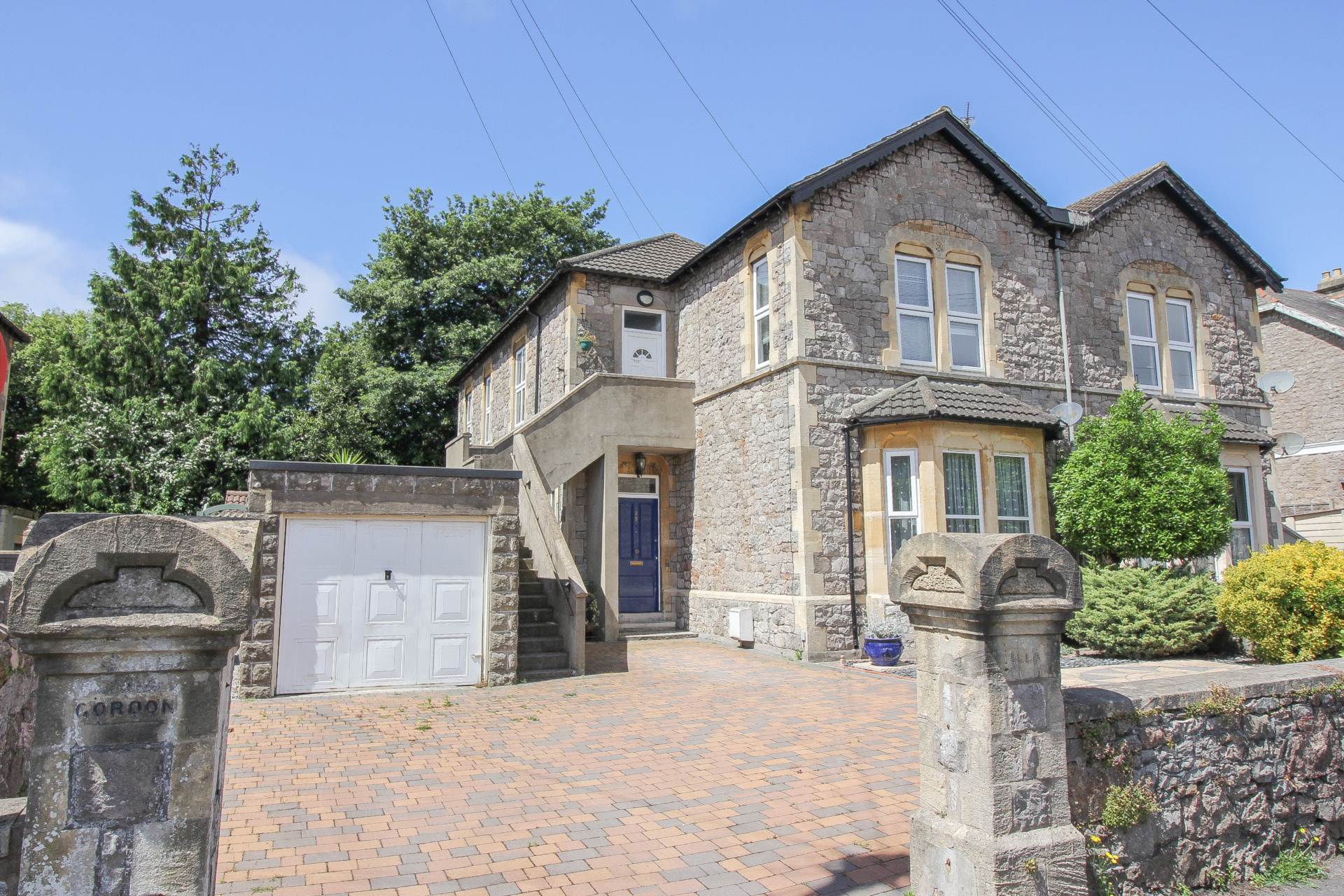 **Hill Road**Beautifully Presented**Two Bedrooms**Close to Town**Garage Parking**, Image 1