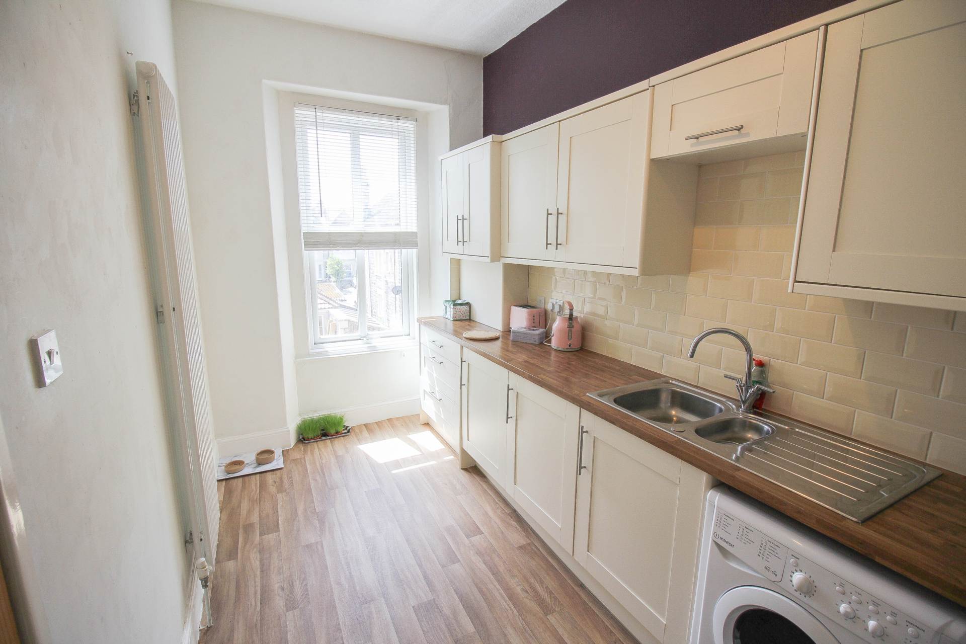 **Hill Road**Beautifully Presented**Two Bedrooms**Close to Town**Garage Parking**, Image 10