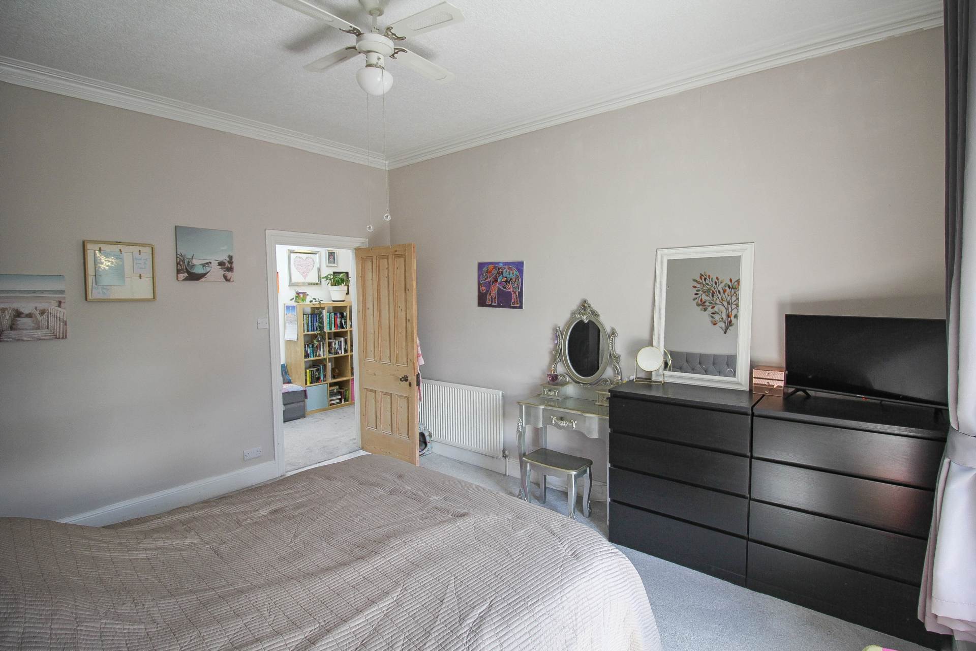 **Hill Road**Beautifully Presented**Two Bedrooms**Close to Town**Garage Parking**, Image 12